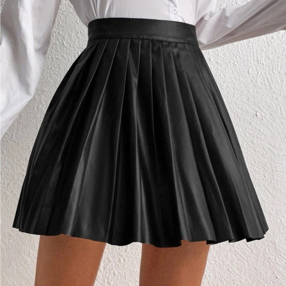 Black faux leather pleated mini skirt - Picture 5 of 5